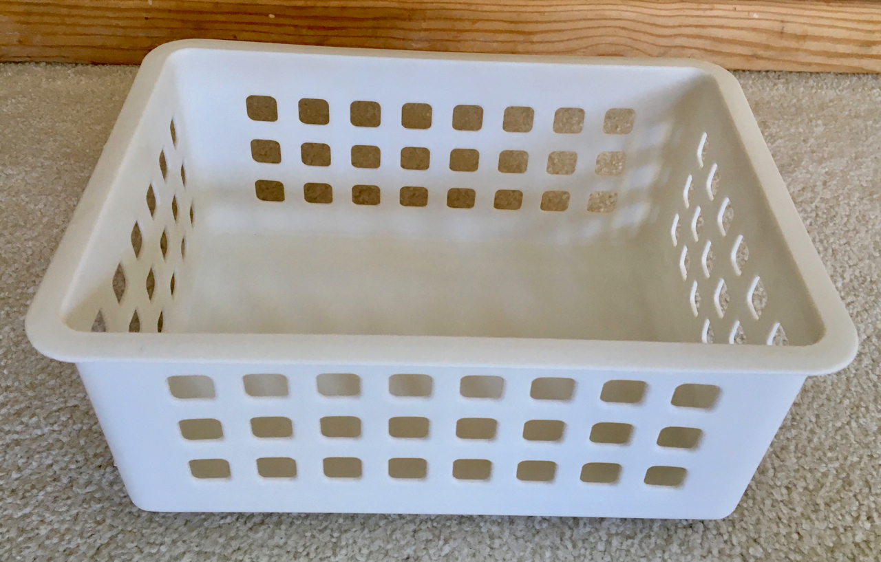 RUBBERMAID 8inch WHITE MEDIUM SLIDE N STACK STACKING BASKET FG5581RDWHT ...